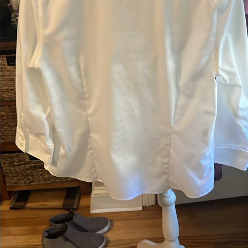 Anne Klein White Button-Front Dress Shirt - Picture 3 of 5